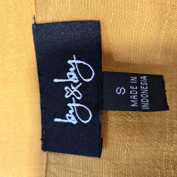 Women's Mustard Button-Up Blouse - Picture 11 of 12